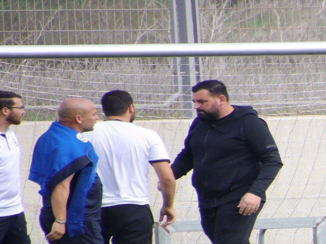 מגששים באפלה. רומן זולו וצוותו (בן מלניק)