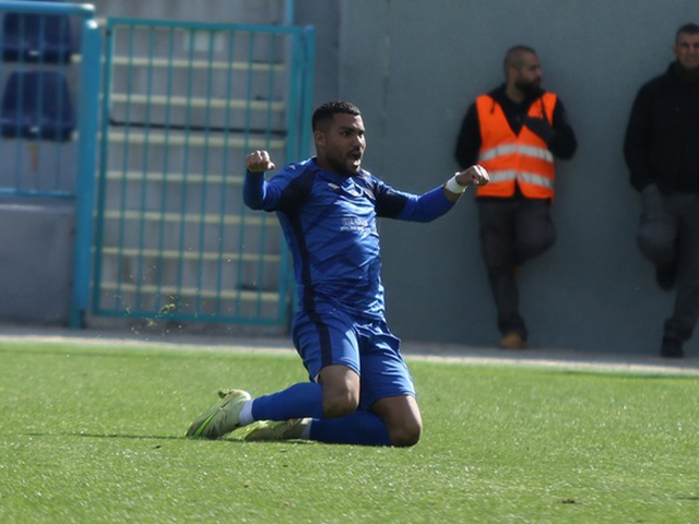 אבו נאסר חוגג את היתרון (דאפר מחאמיד)