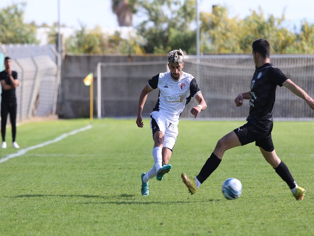 סומך על כח עליון. עמית תקתוק בפעולה (דאפר מאחמיד)